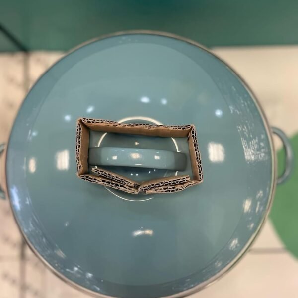 Enameled steel stockpot with lid